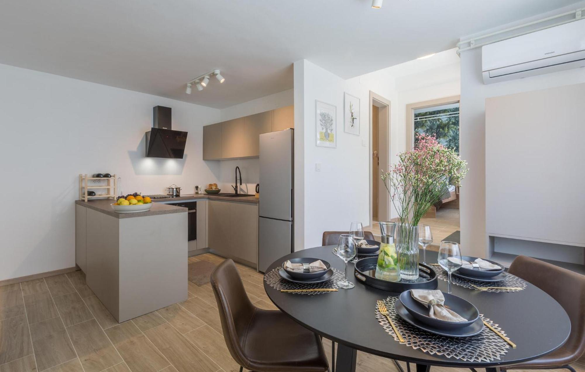 1 Bedroom Beautiful Apartment In Poreč Zewnętrze zdjęcie