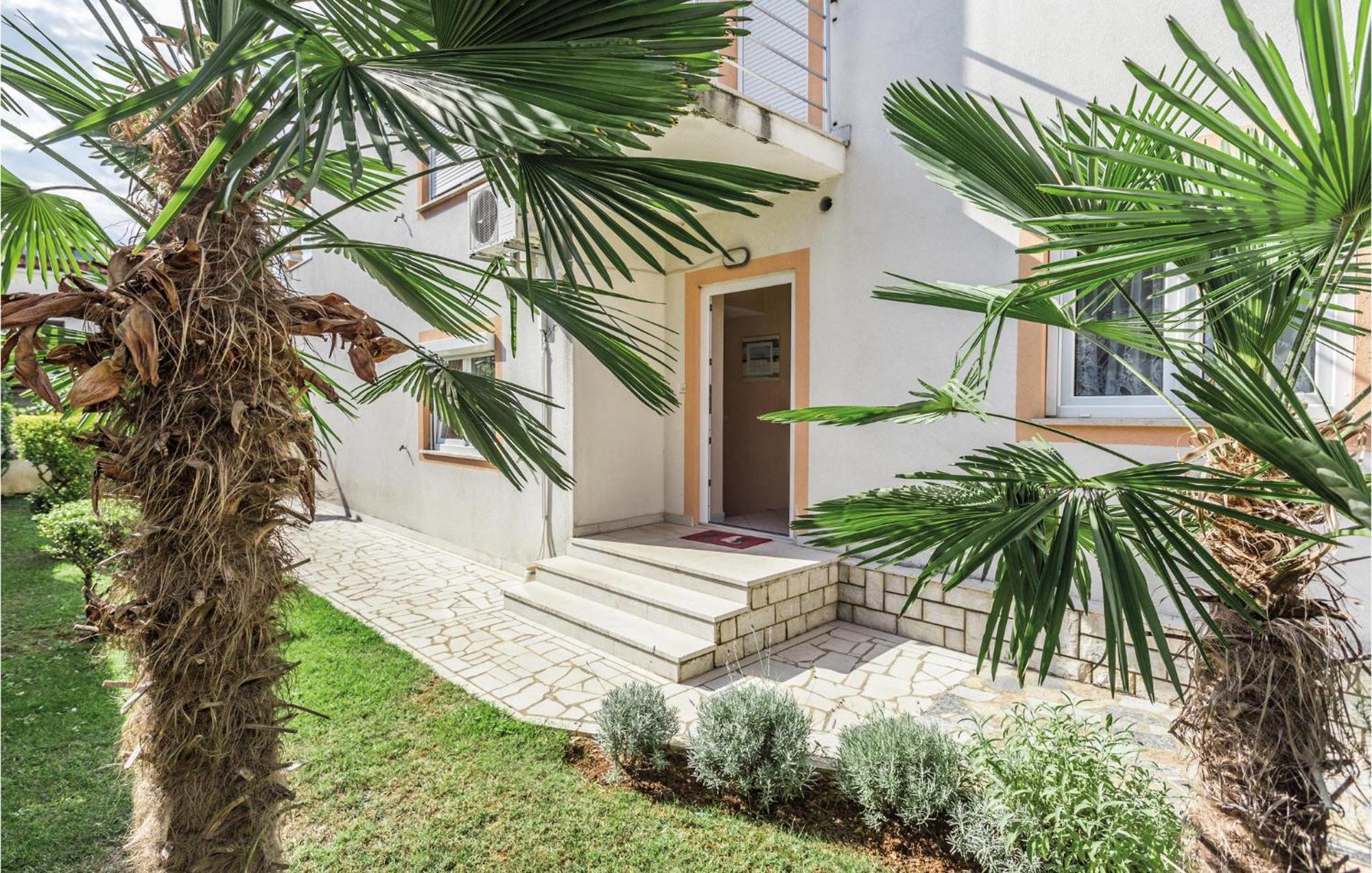 1 Bedroom Beautiful Apartment In Poreč Zewnętrze zdjęcie