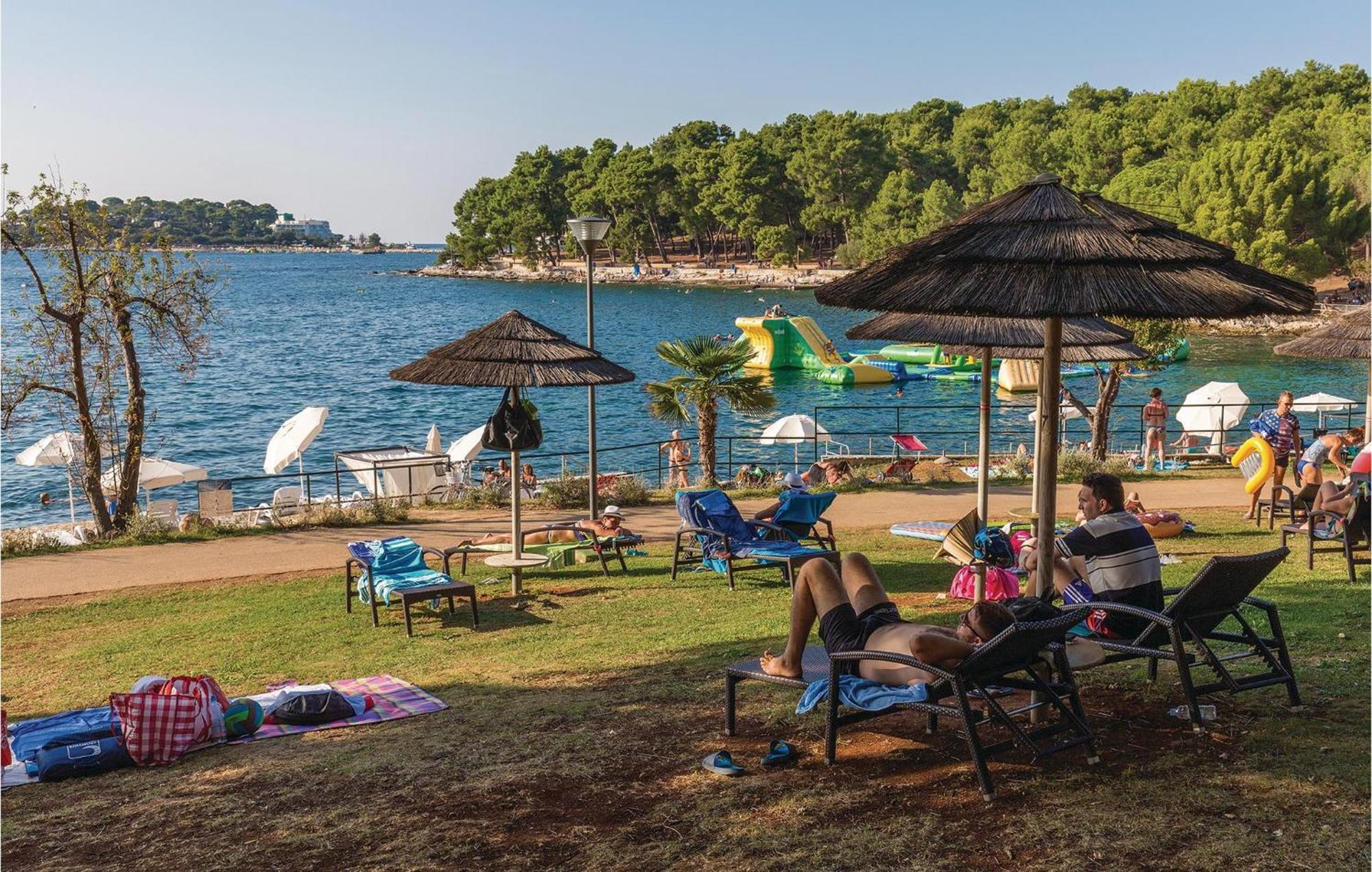 1 Bedroom Beautiful Apartment In Poreč Zewnętrze zdjęcie